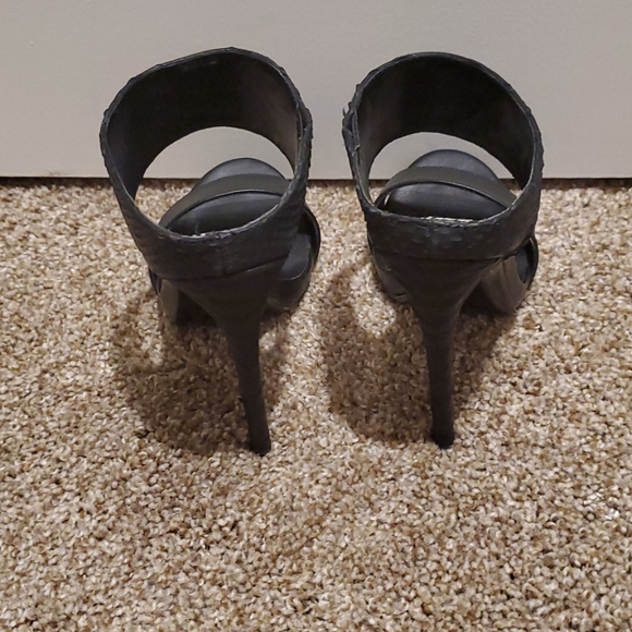 Steve Madden Midnight Heels size 6.5 - Picture 3 of 5